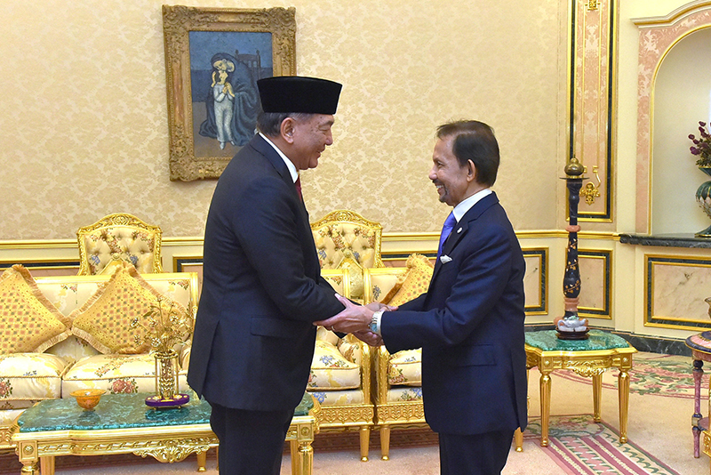 HIS MAJESTY THE SULTAN AND YANG DI-PERTUAN OF BRUNEI DARUSSALAM RECEIVES IN AUDIENCE MINISTER OF DEFENCE REPUBLIC OF INDONESIA