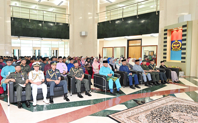 62 MINISTRY OF DEFENCE CIVIL SERVANTS RECEIVED LONG SERVICE MEDAL (P.K.L)