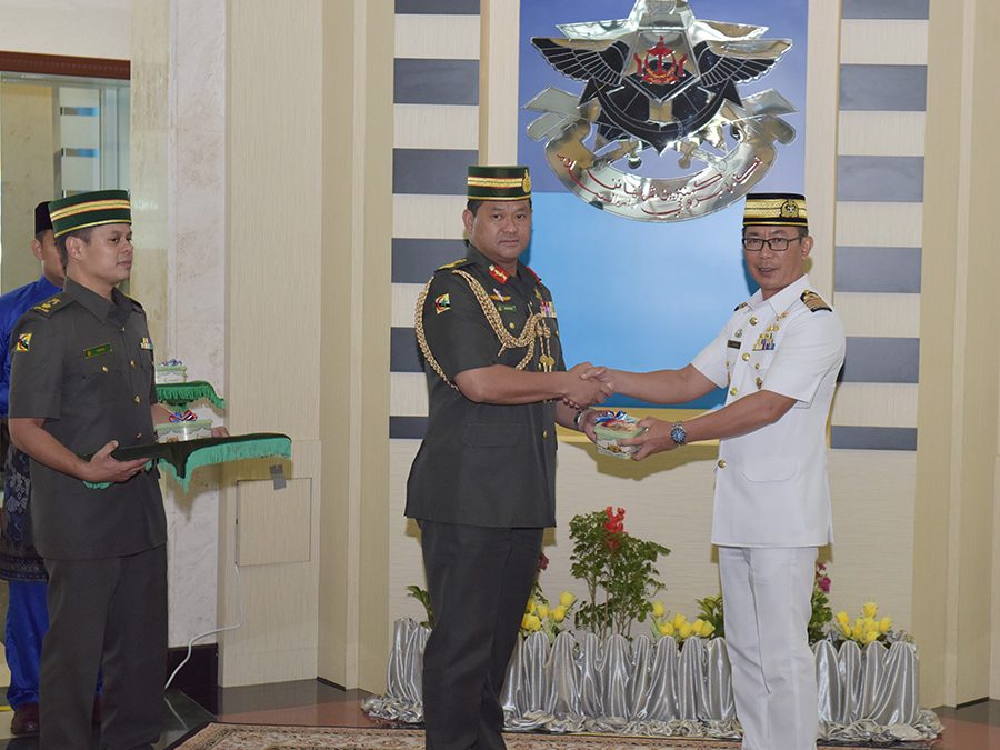 MINISTRY OF DEFENCE AND ROYAL BRUNEI ARMED FORCES OFFICERS AND PERSONNEL RECEIVED DATES AS A PERSONAL GIFT FROM HIS MAJESTY THE SULTAN AND YANG DI-PERTUAN OF BRUNEI DARUSSALAM