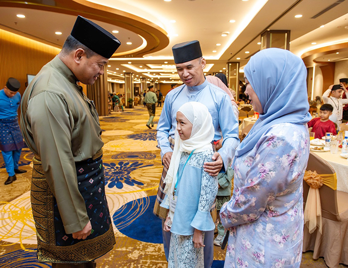 312 ROYAL BRUNEI ARMED FORCES CHILDREN WITH DIFFERENT ABILITIES RECEIVE DONATIONS