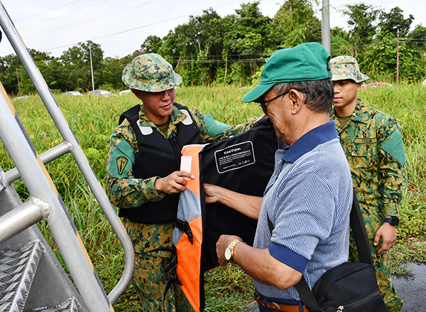 HUMANITARIAN ASSISTANCE AND DISASTER RELIEF RESPONSE BY THE CIVIL-MILITARY COORDINATION PLATOON OF THE SECOND BATTALION ROYAL BRUNEI LAND FORCES
