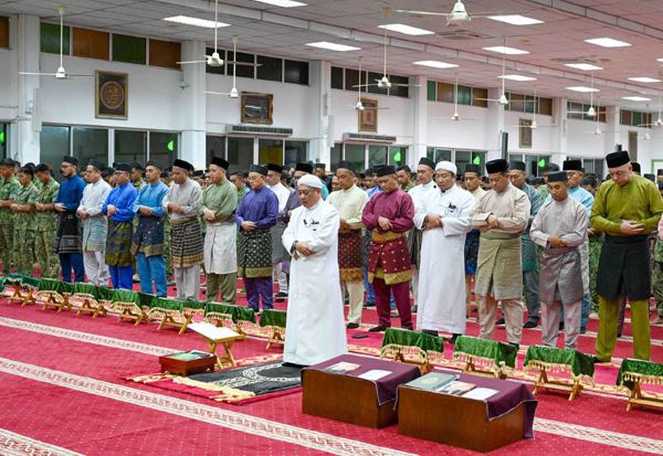 MINISTRY OF DEFENCE HOLDS A DOA KESYUKURAN CEREMONY IN CONJUNCTION WITH HIS ROYAL HIGHNESS THE CROWN PRINCE 52nd BIRTHDAY CELEBRATION