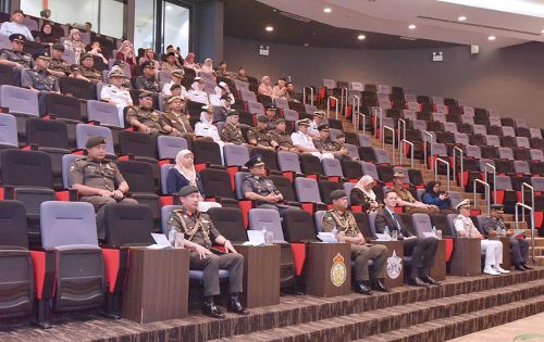 SIX ROYAL BRUNEI ARMED FORCES OFFICERS RECEIVE THE OBOE ENDEAVOUR ACADEMIC EXCELLENCE AWARD 2025