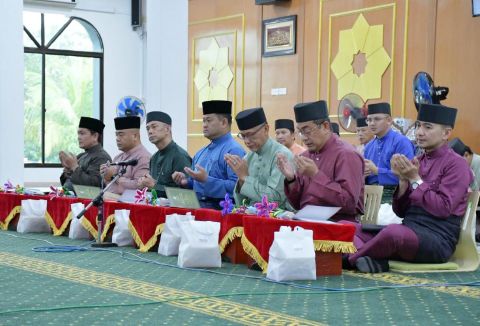 KHATAM AL-QURAN CEREMONY IN CONJUNCTION WITH THE 42ND NATIONAL DAY OF BRUNEI DARUSSALAM