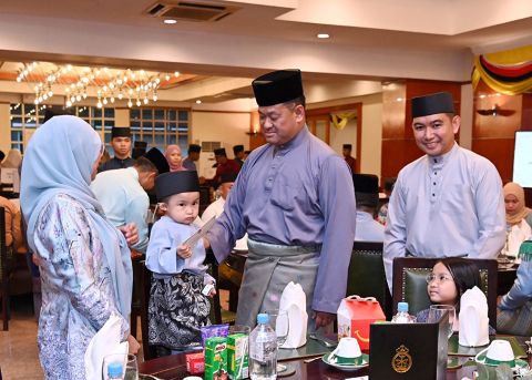 WELFARE CONTRIBUTIONS EXTENDED TO CHILDREN WITH SPECIAL NEEDS OF ROYAL BRUNEI ARMED FORCES PERSONNEL